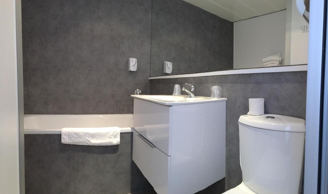 Hotel Les Rives Bleues Ла-Гранд-Мот Экстерьер фото
