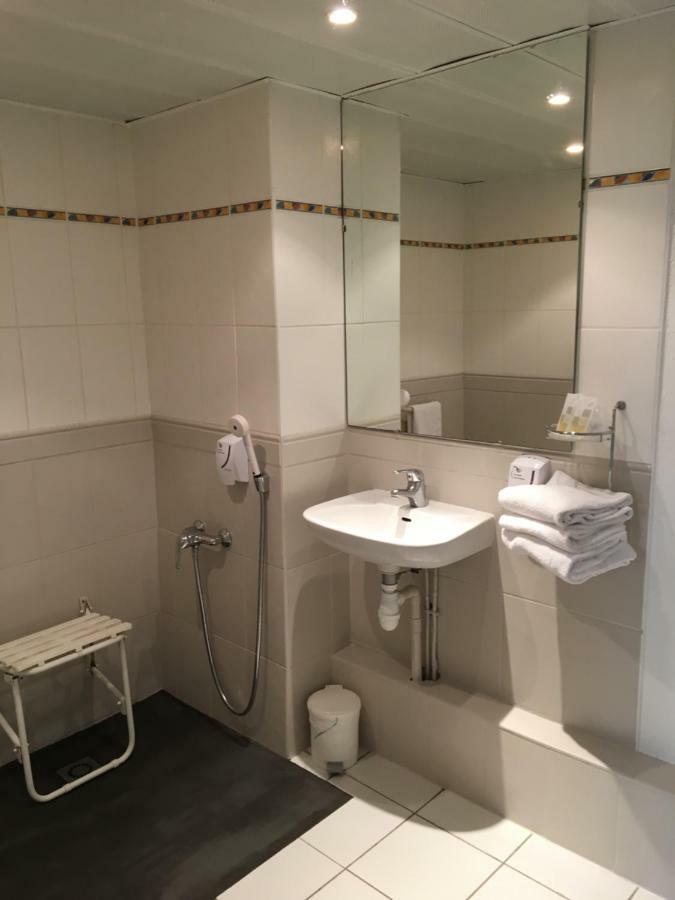 Hotel Les Rives Bleues Ла-Гранд-Мот Экстерьер фото